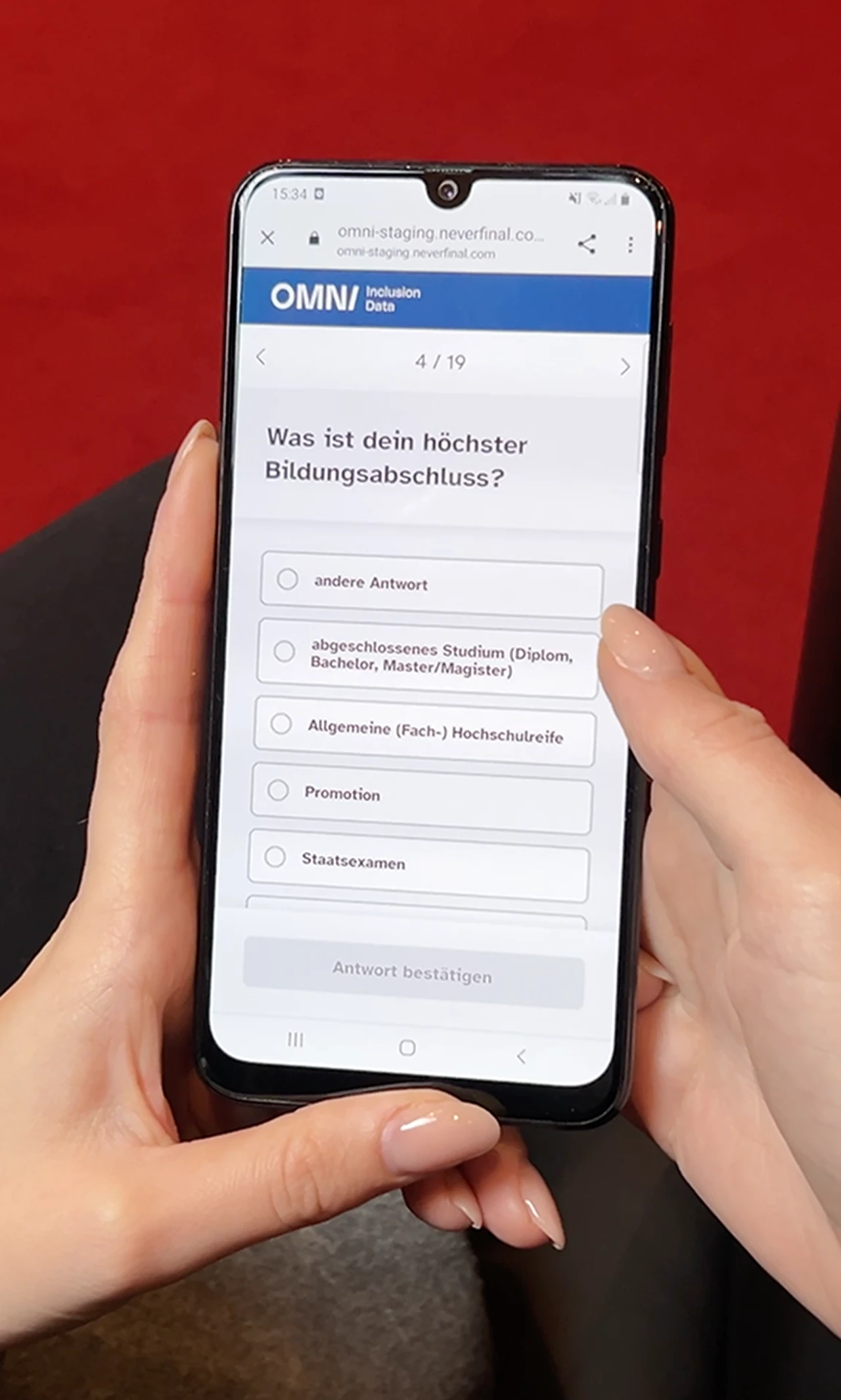 Smartphone mit Umfrage